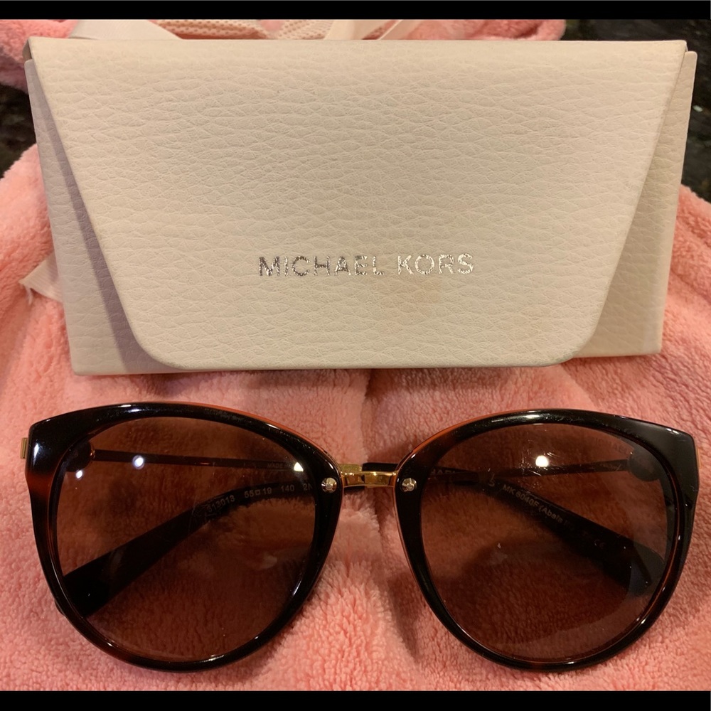 Used sunglasses Michael Kors